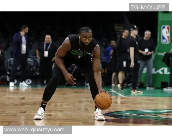 杰伦布朗谈球队现状强调未来潜力与成长空间仍需努力