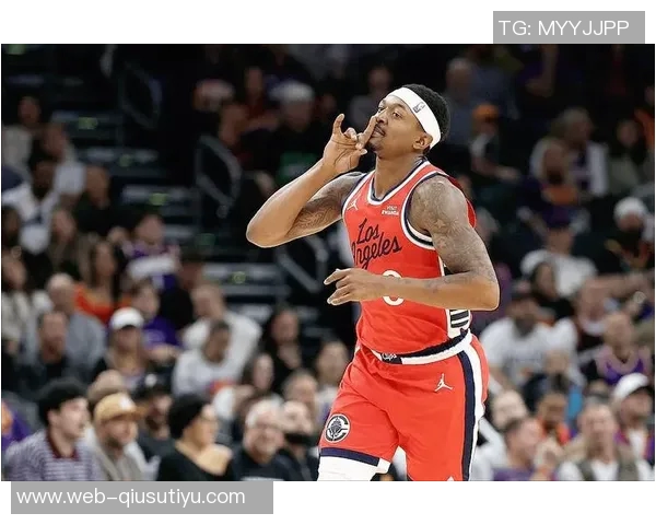 比尔首场比赛表现出色9投6中贡献12分2篮板1抢断1盖帽正负值5展现实力