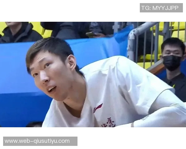 周琦因伤缺席亚洲杯赛场与队友并肩作战全力以赴进行康复训练