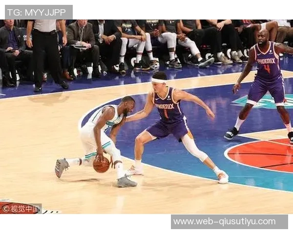 布克半场表现出色10中4砍下13分2篮板7助攻完美控制比赛未出现失误